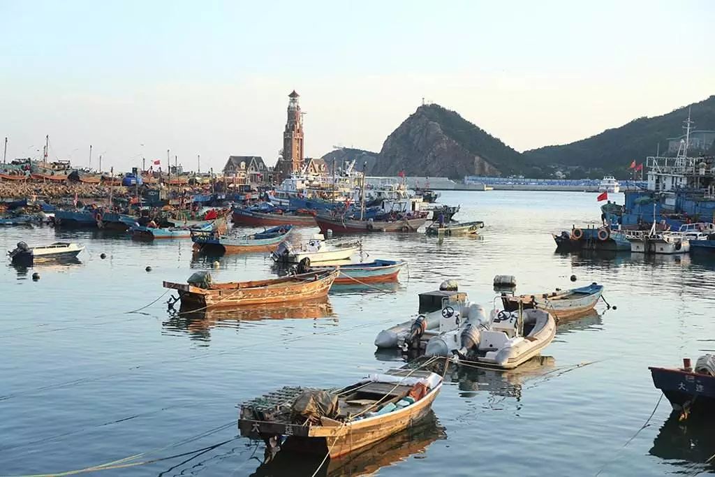 ‘华体会网站’徐正溪的水墨国风时尚大片释出 光晕流转间尽显温柔气质