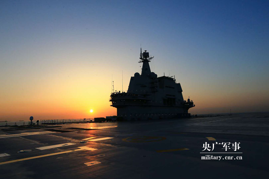 华体会开户_惊天误判?1球员禁区被绊倒却判假摔 教练气到闹罢赛