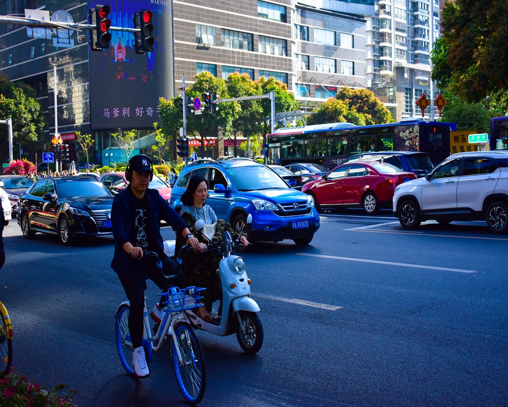 华体会网址:沙僧徐锦江流沙河剪影曝光 新“西游”画面唯美